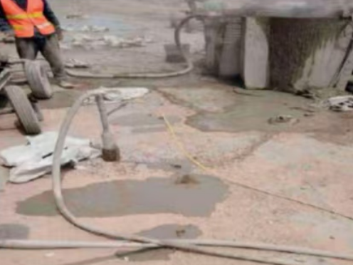 克孜勒苏柯尔克孜水泥混凝土路面板底注浆技术 路面脱空注浆整治方案