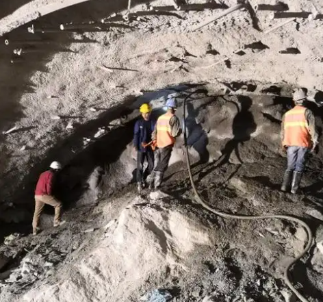 克孜勒苏柯尔克孜拱顶带模注浆料的施工流程及注意事项